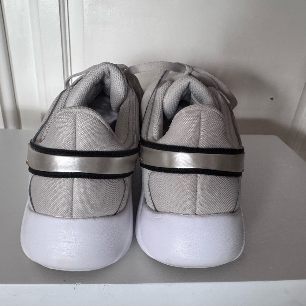 Nike Women's Legend Essential 2 Training Shoes - Picture 7 of 8